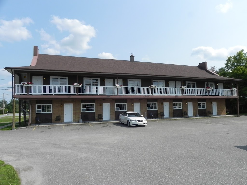 Motel Le Sabre | 6478 Boul Bourque, Sherbrooke, QC J1N 1H3, Canada | Phone: (819) 864-4231