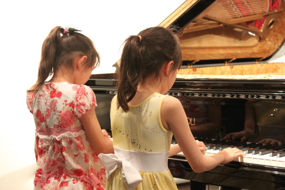 Vivians Piano and Music School | 9339 Romaniuk Dr, Richmond, BC V7E 5G6, Canada | Phone: (778) 898-9975