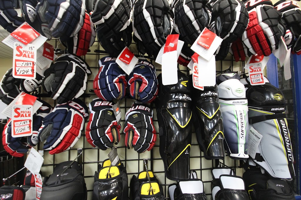 Figure 8 / Hockey One Skate Specialists | 380 Industrial Ave, Ottawa, ON K1G 0Y9, Canada | Phone: (613) 731-4007