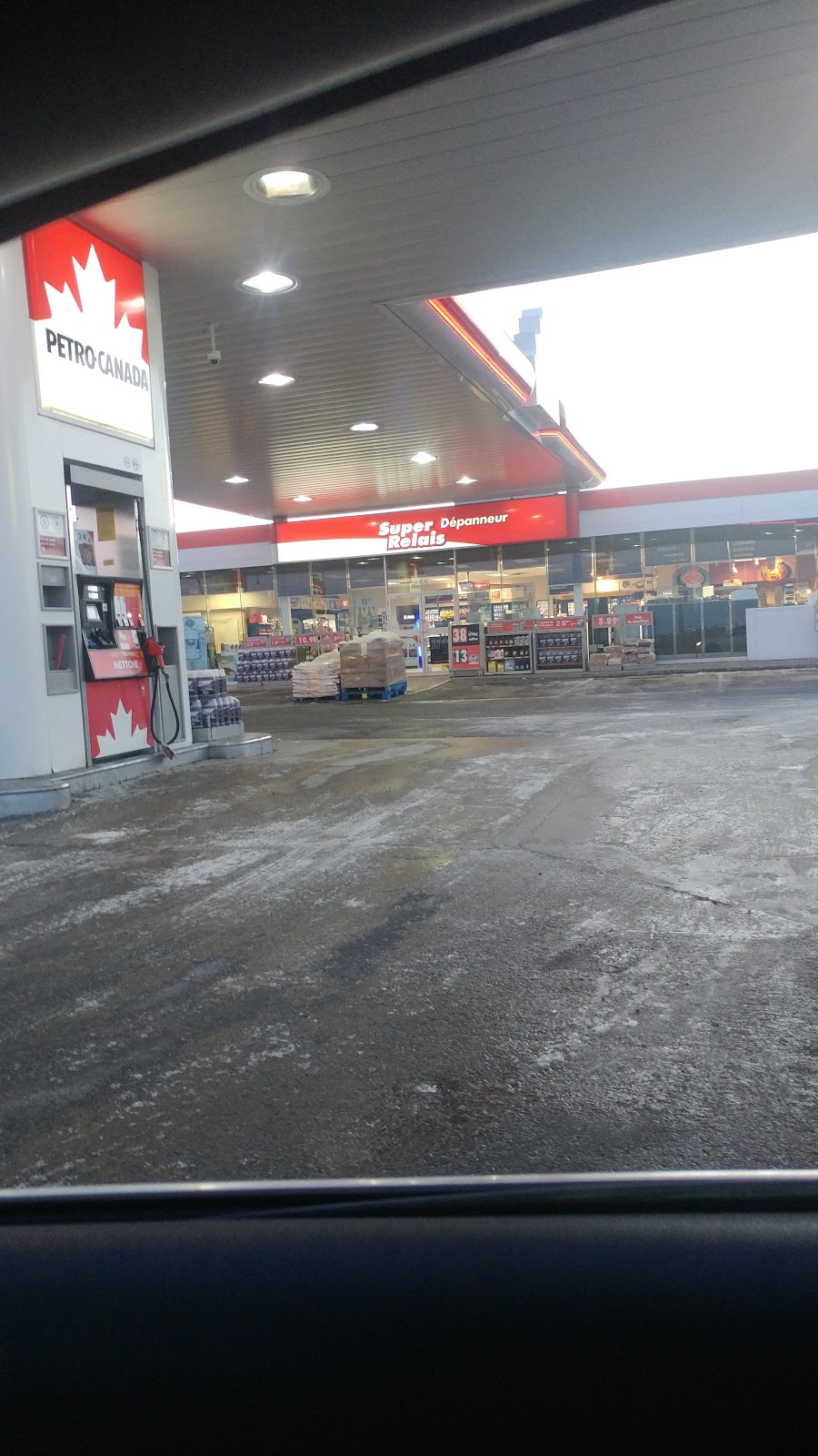 Petro-Canada | 855 Chemin Saint-Féréol, Les Cèdres, QC J7T 1E9, Canada | Phone: (450) 452-9987