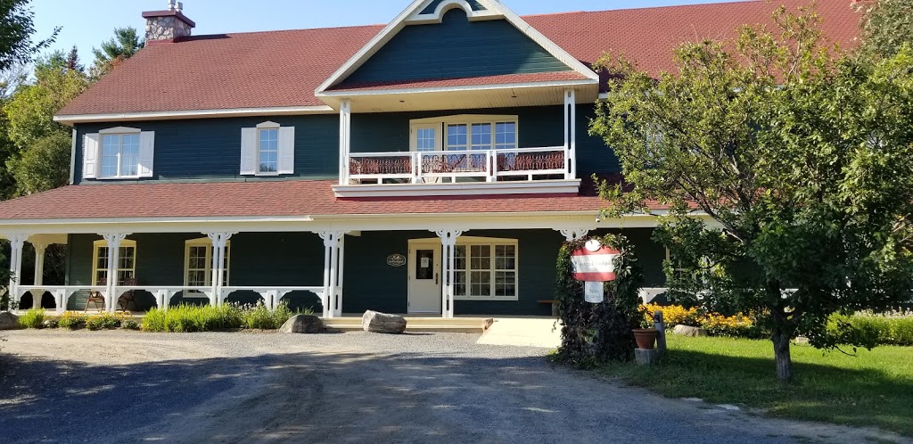 Auberge De Larchipel | 3500 Chemin des Trembles, Saint-Paulin, QC J0K 3G0, Canada | Phone: (800) 789-5968