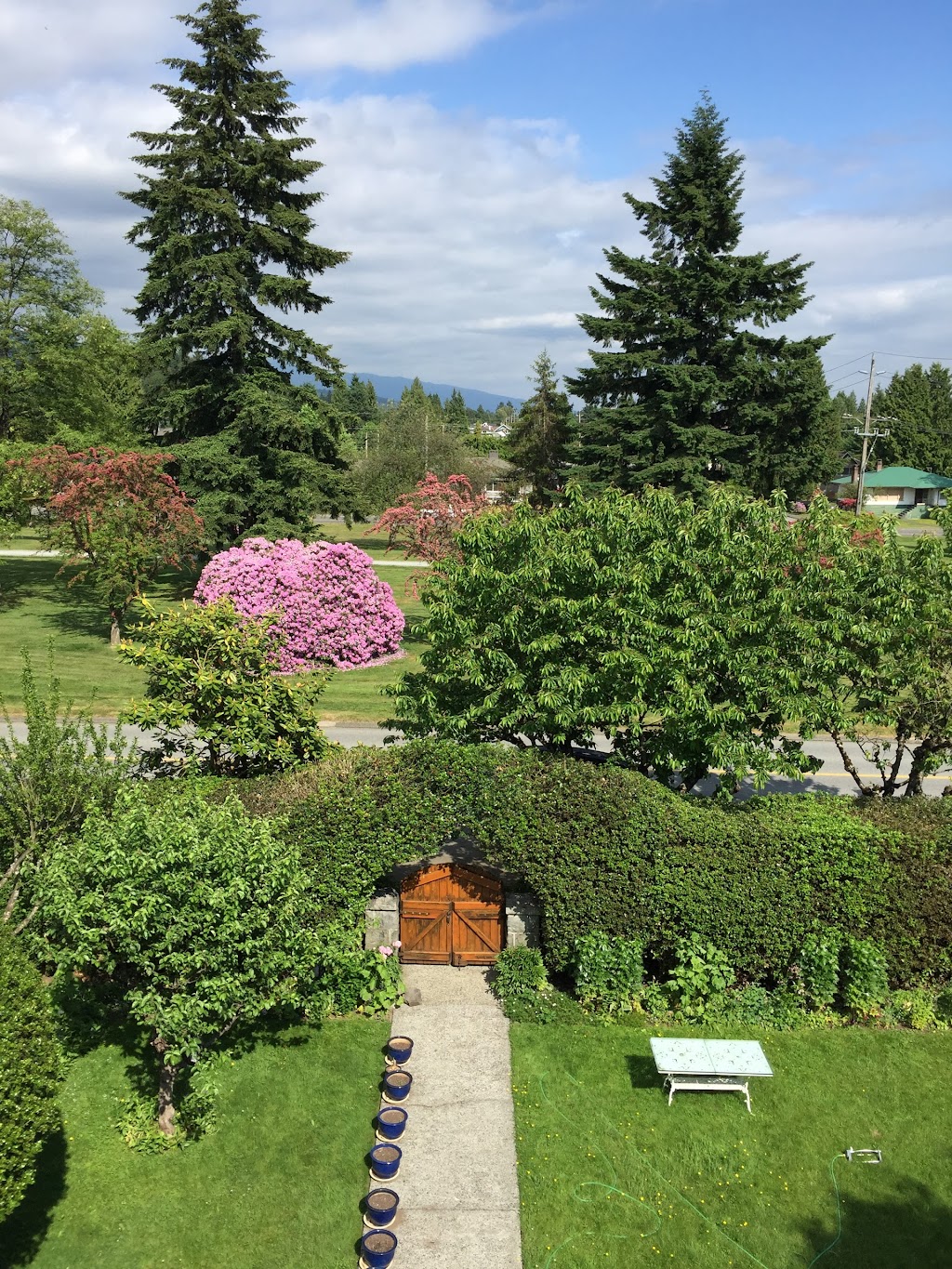 Grandmanor Guesthouse | 1617 Grand Blvd W, North Vancouver, BC V7L 3Y2, Canada | Phone: (604) 988-6082