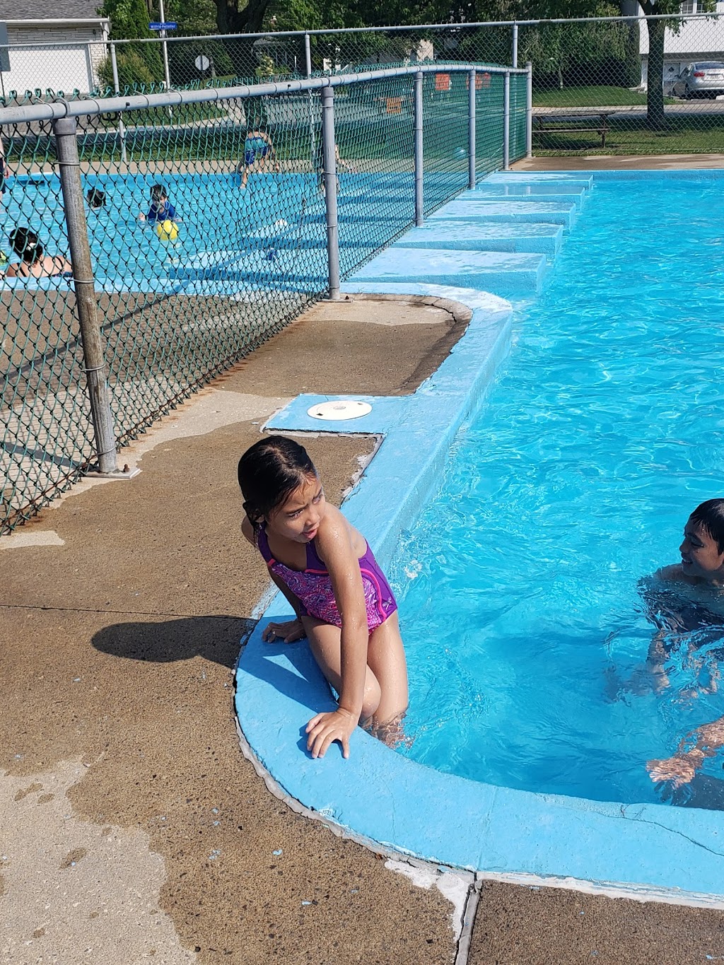 Piscine Wilfrid-Pelletier | 1865 Boul. Tessier, Laval, QC H7S 1W2, Canada | Phone: (450) 662-5188