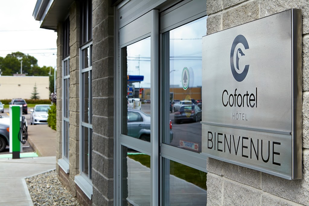 Hôtel Cofortel | 6500 Boulevard Wilfrid-Hamel, LAncienne-Lorette, QC G2E 2J1, Canada | Phone: (800) 363-7440