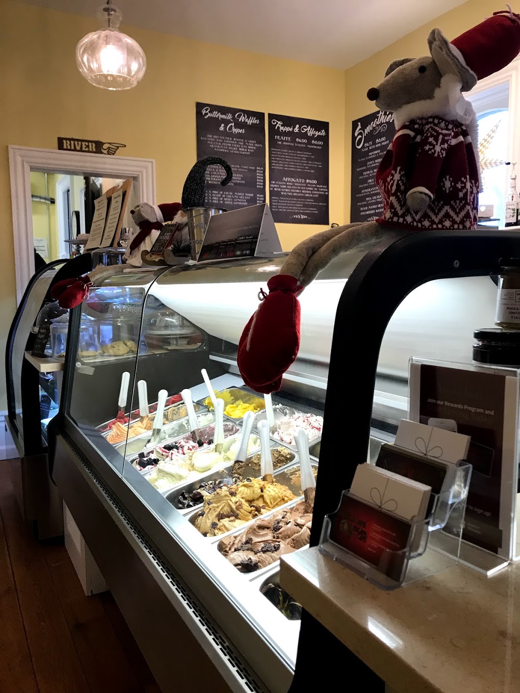 Stella Luna Gelato Cafe Merrickville | 111 Main St E, Merrickville, ON K0G 1N0, Canada | Phone: (613) 269-4949