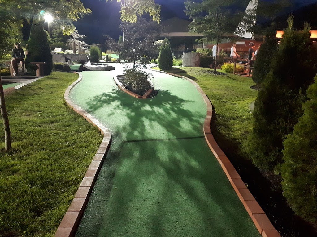 MiniGolf Victo | 1A Bd Jutras O, Victoriaville, QC G6P 1Y8, Canada | Phone: (819) 604-4388