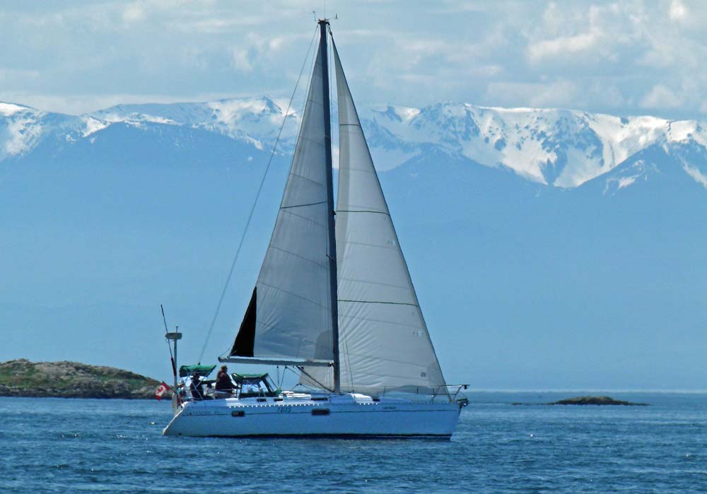 Blackfish Sailing Adventures | 1327 Beach Dr, Victoria, BC V8S 2N6, Canada | Phone: (250) 744-0409