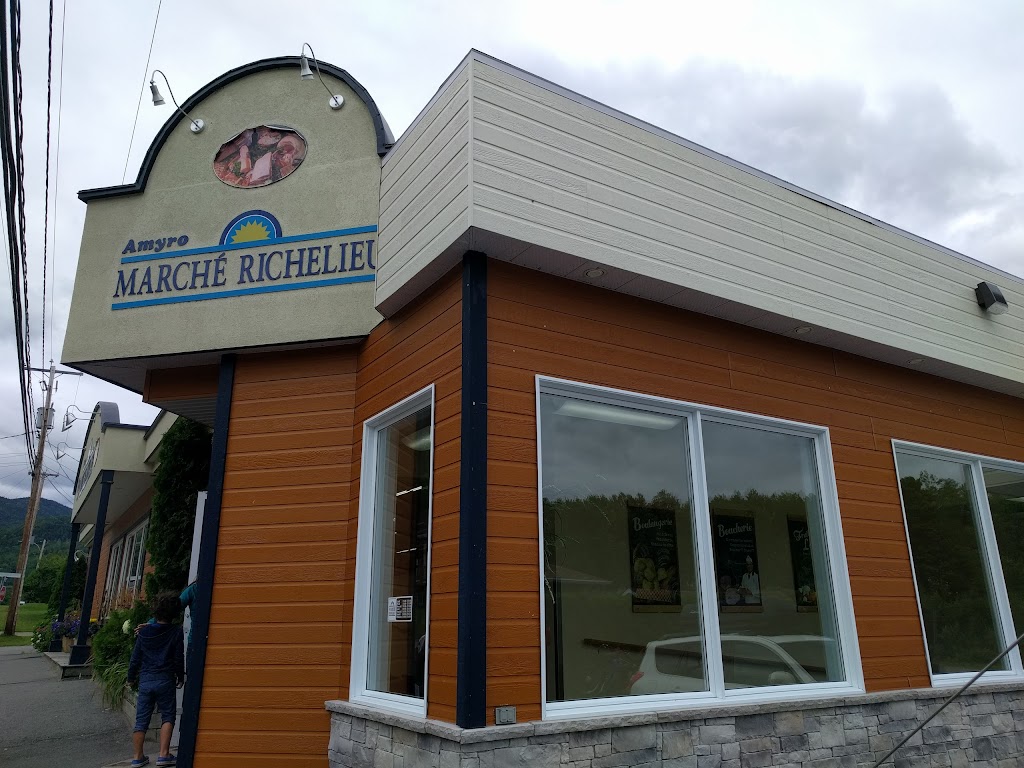 Marché Richelieu - Épicerie Amyro | 213 Rue Saint-Jean-Baptiste, LAnse-Saint-Jean, QC G0V 1J0, Canada | Phone: (418) 272-3080