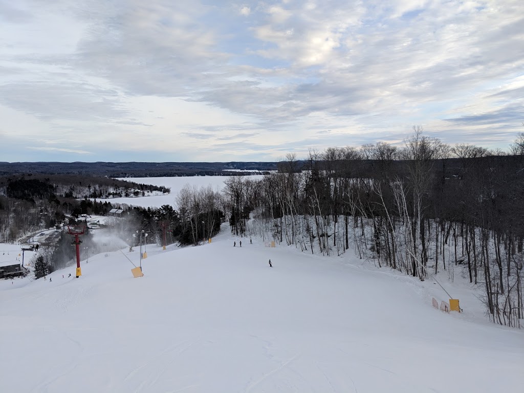 Hidden Valley Highlands Ski Area and Muskoka Ski Club | 1655 Hidden Valley Rd, Huntsville, ON P1H 1A4, Canada | Phone: (705) 789-1773