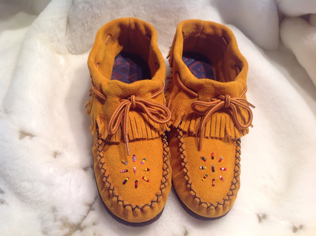 Mocassins Moccasins et artisanat amérindien | 260 3e Avenue, Weedon, QC J0B 3J0, Canada | Phone: (450) 577-0481