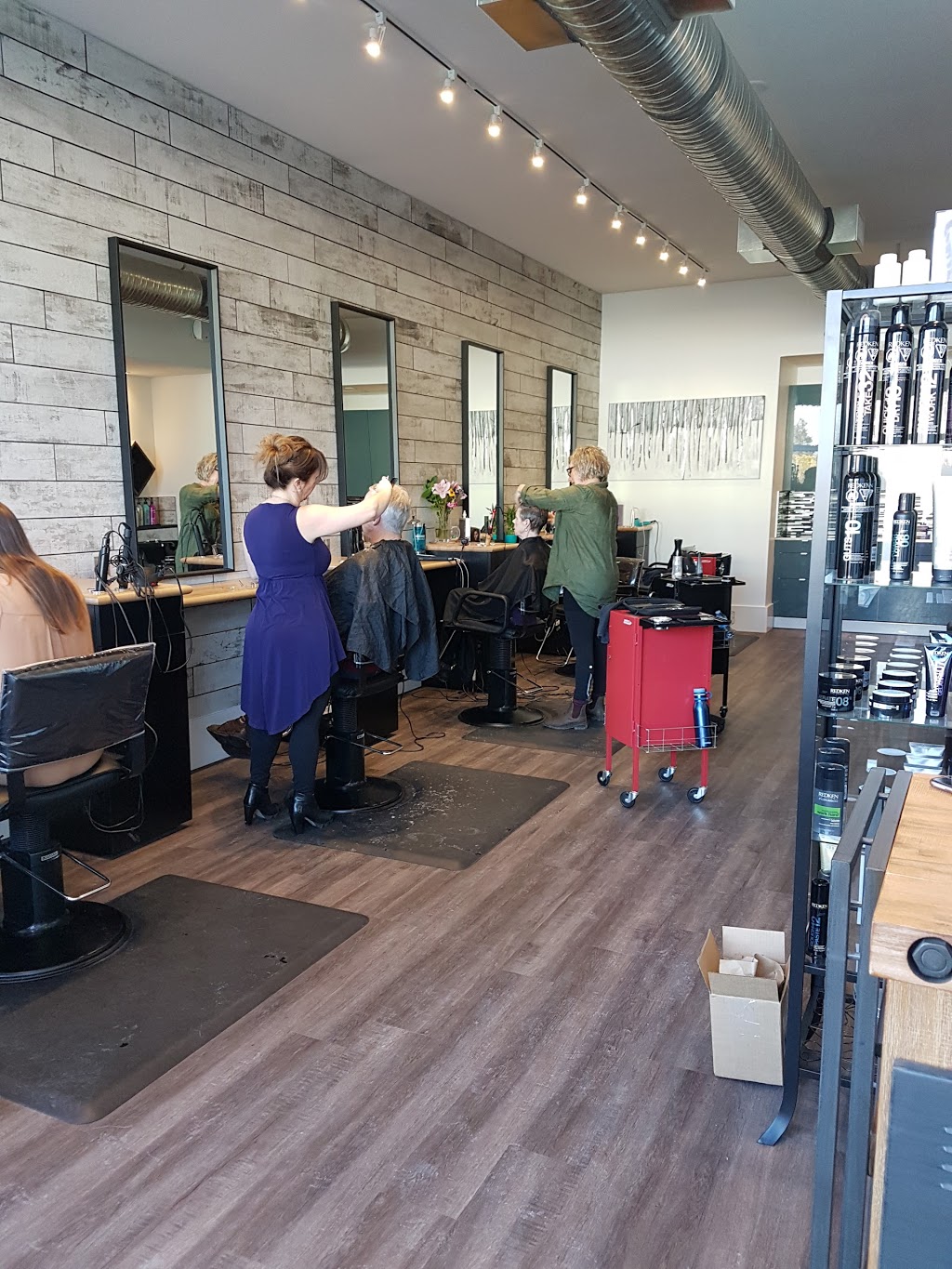 Swivel Salon | 3001 26 Ave SW, Calgary, AB T3E 2K7, Canada | Phone: (403) 453-4247