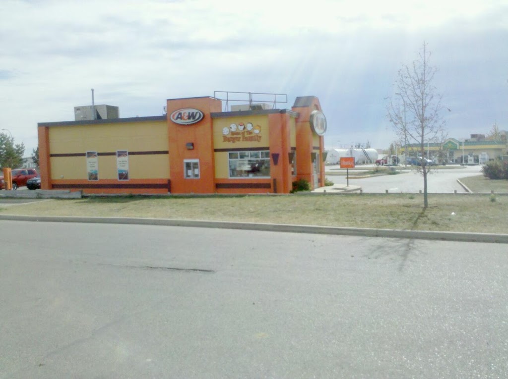 A&W Canada | 6001 Parkwood Rd, Blackfalds, AB T0M 0J0, Canada | Phone: (403) 885-2515