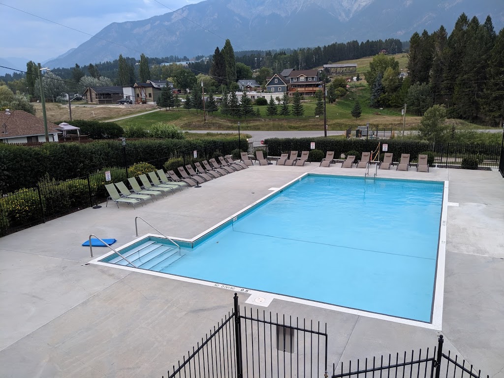 Valleys Edge Resort | 4868 Riverview Dr, Edgewater, BC V0A 1E0, Canada | Phone: (403) 540-6601