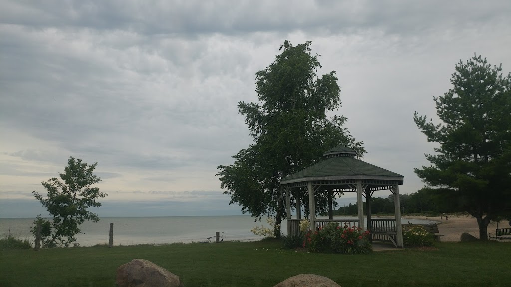 Point Clark Lighthouse and Lightkeepers Museum | 526 Lighthouse Rd, Point Clark, ON N2Z 2X3, Canada | Phone: (519) 395-2494