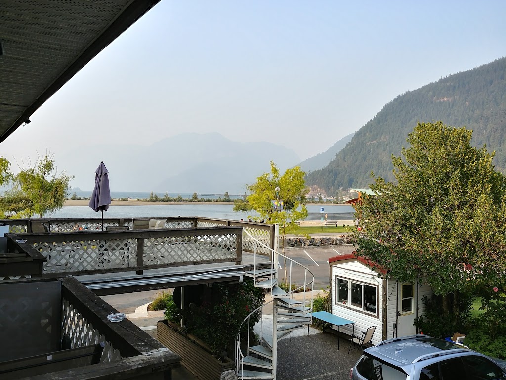 Harrison Village Motel | 280 Esplanade Ave, Harrison Hot Springs, BC V0M 1K0, Canada | Phone: (604) 796-2616