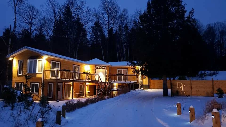 Le DEN de Tremblant | 118 Chem. du Châteaubois, Mont-Tremblant, QC J8E 1P4, Canada | Phone: (514) 824-8680