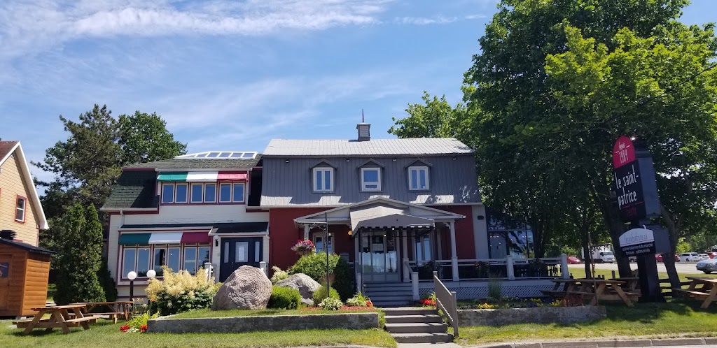 Restaurant Le Saint-Patrice | 169 Rue Fraser, Rivière-du-Loup, QC G5R 1E2, Canada | Phone: (418) 862-9895