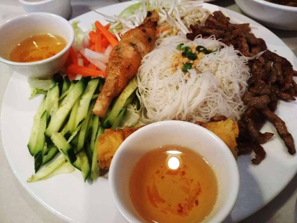 Pho Xe Lua Vietnamese Restaurant | 157 Ravel Rd, North York, ON M2H 1T1, Canada | Phone: (416) 490-8822