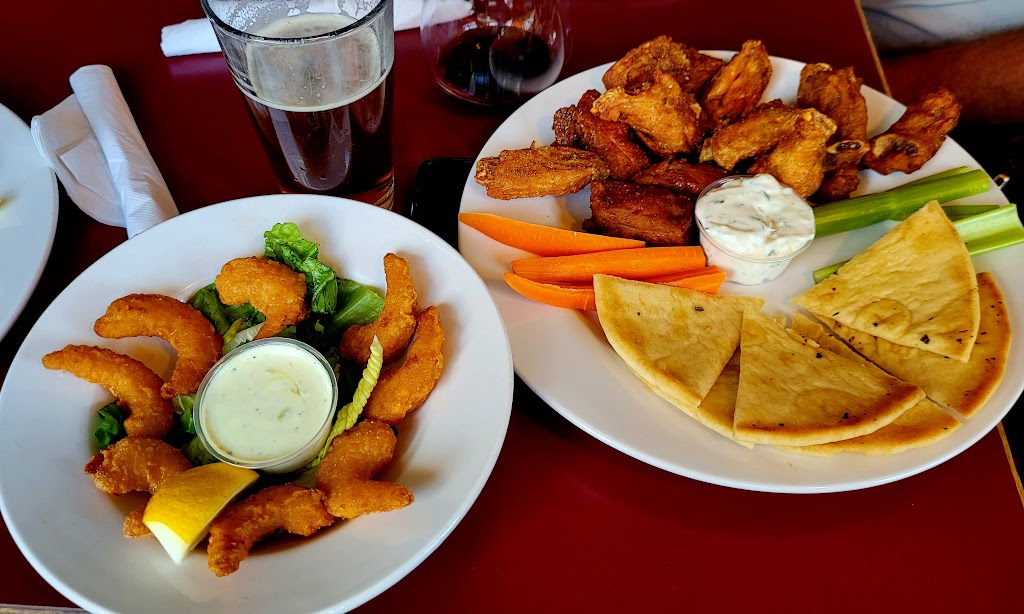 Whistle Stop Neighbourhood Pub | 2355 Mansfield Dr, Courtenay, BC V9N 2M2, Canada | Phone: (250) 334-4500