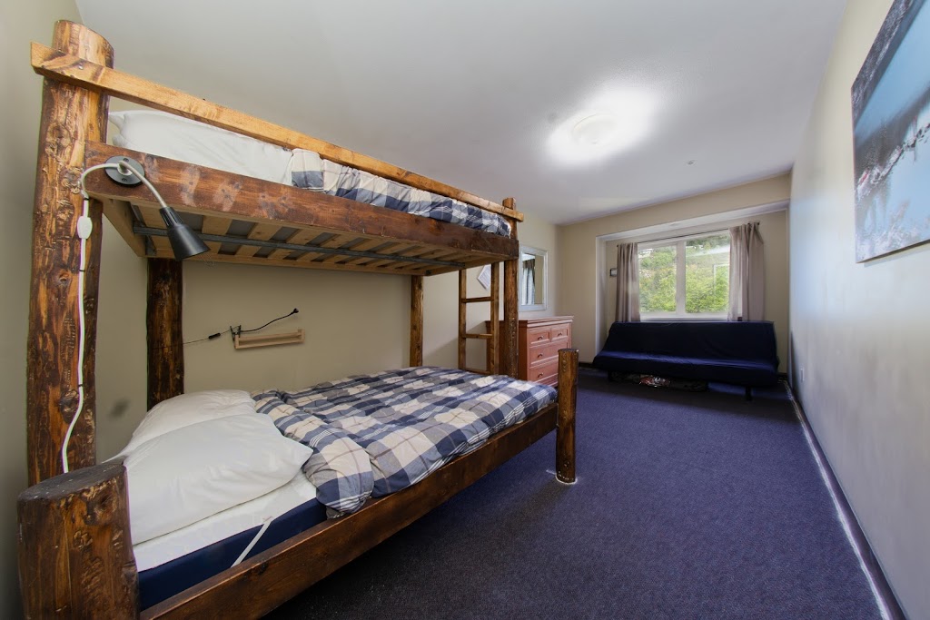 Squamish Adventure Inn & Hostel | 38220 BC-99, Squamish, BC V8B 0A5, Canada | Phone: (604) 892-9240