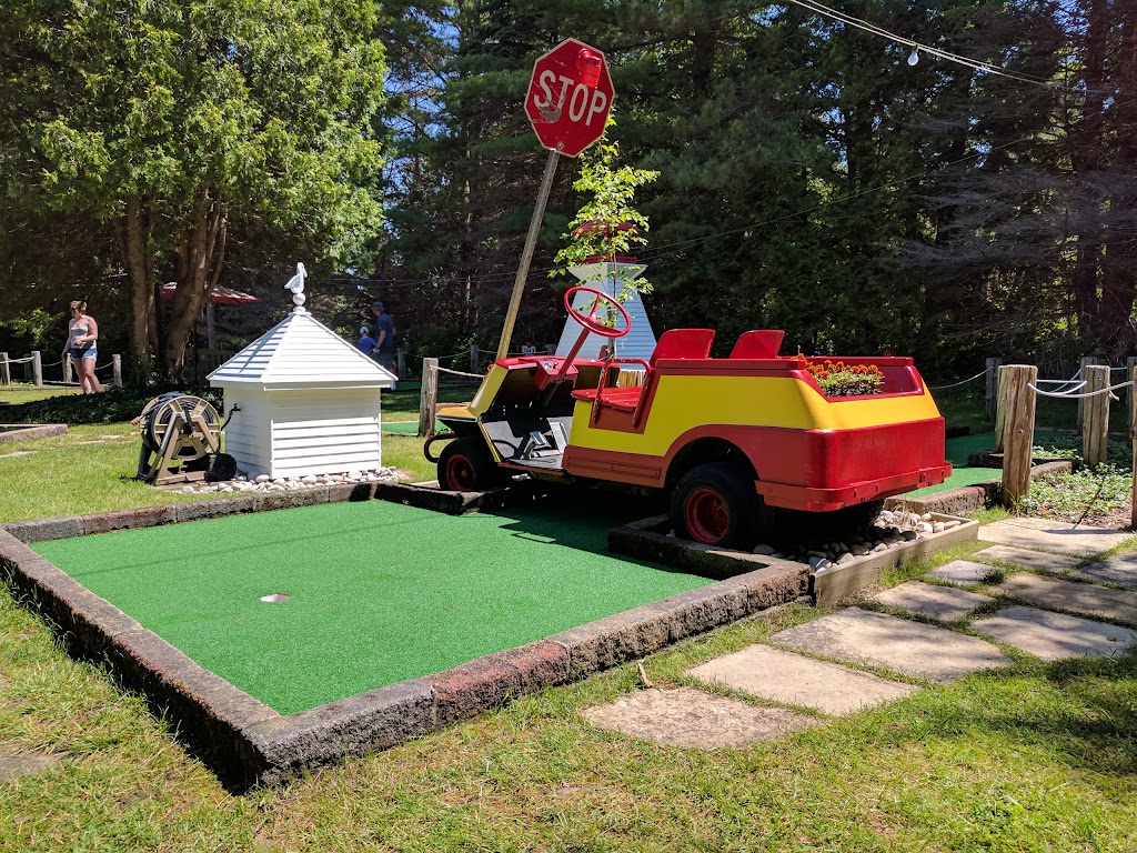 Putterama Mini Golf | 203 3rd Ave S, Sauble Beach, ON N0H 2G0, Canada | Phone: (519) 831-8364