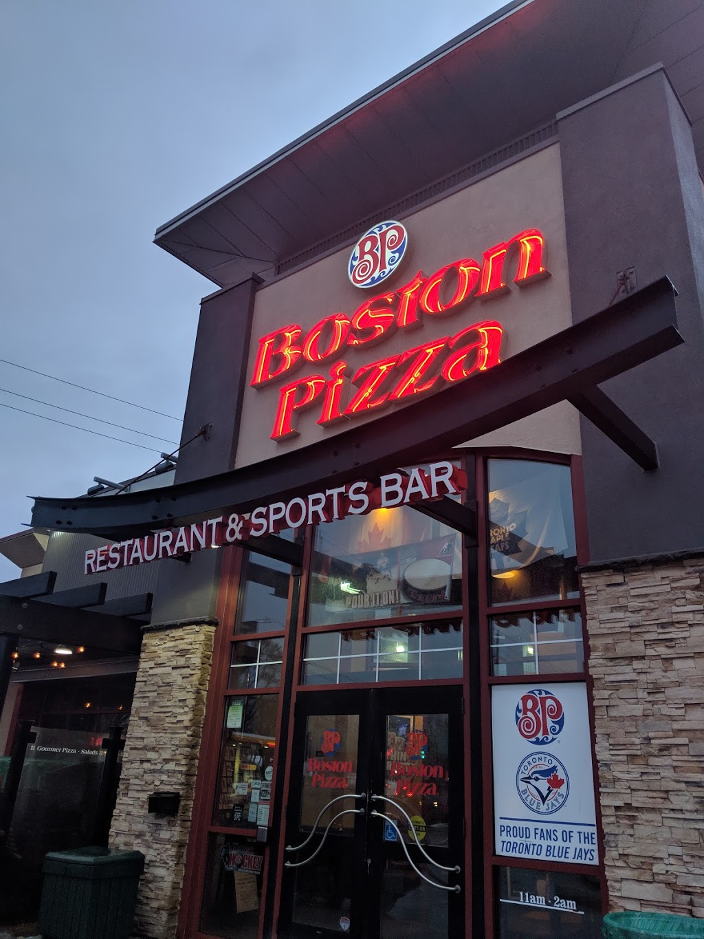 Boston Pizza | 1563 Main St W, Hamilton, ON L8S 1E6, Canada | Phone: (905) 777-1919
