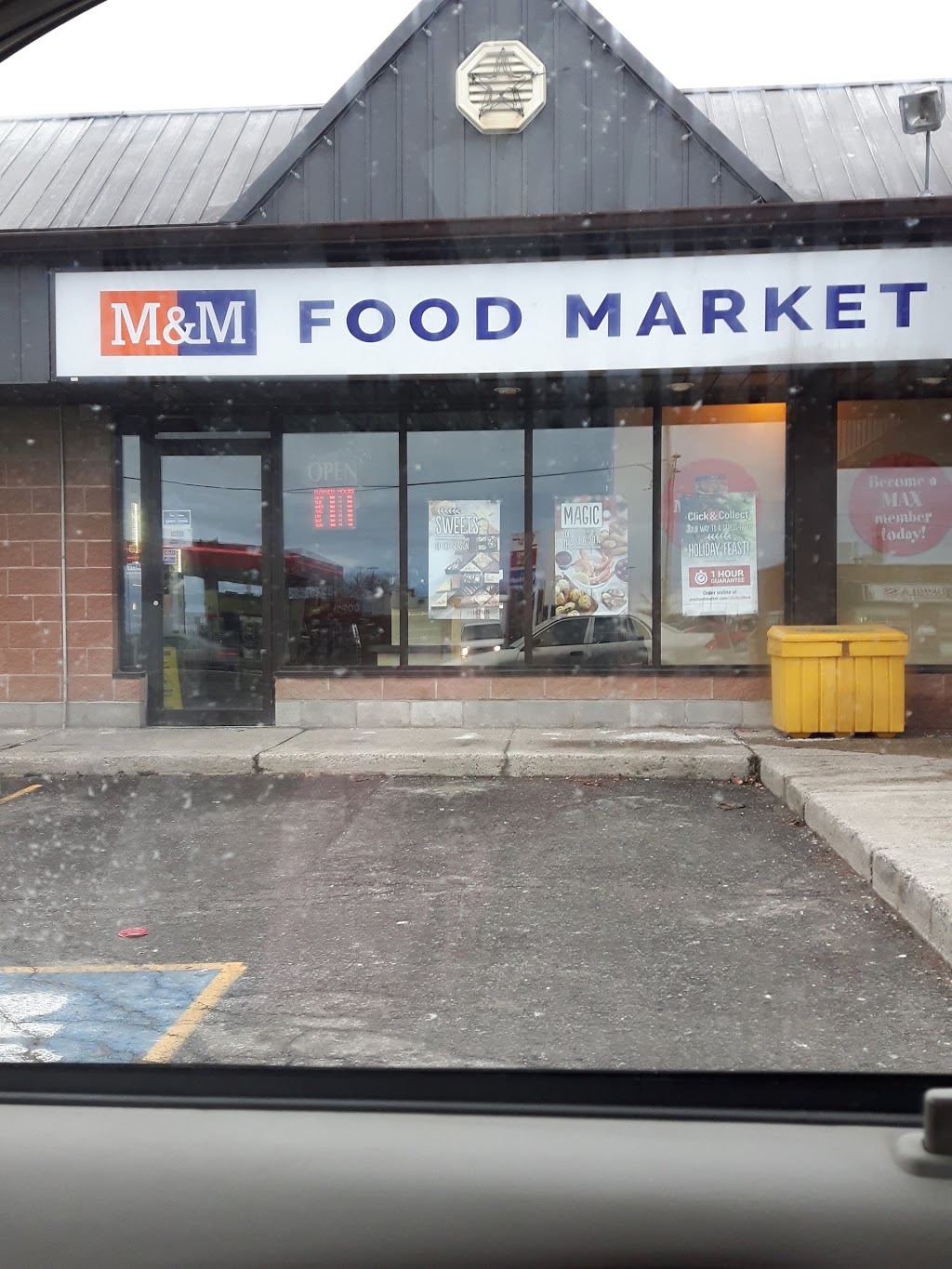 M&M Food Market | 395 Daniel St S, Arnprior, ON K7S 3G9, Canada | Phone: (613) 623-9620