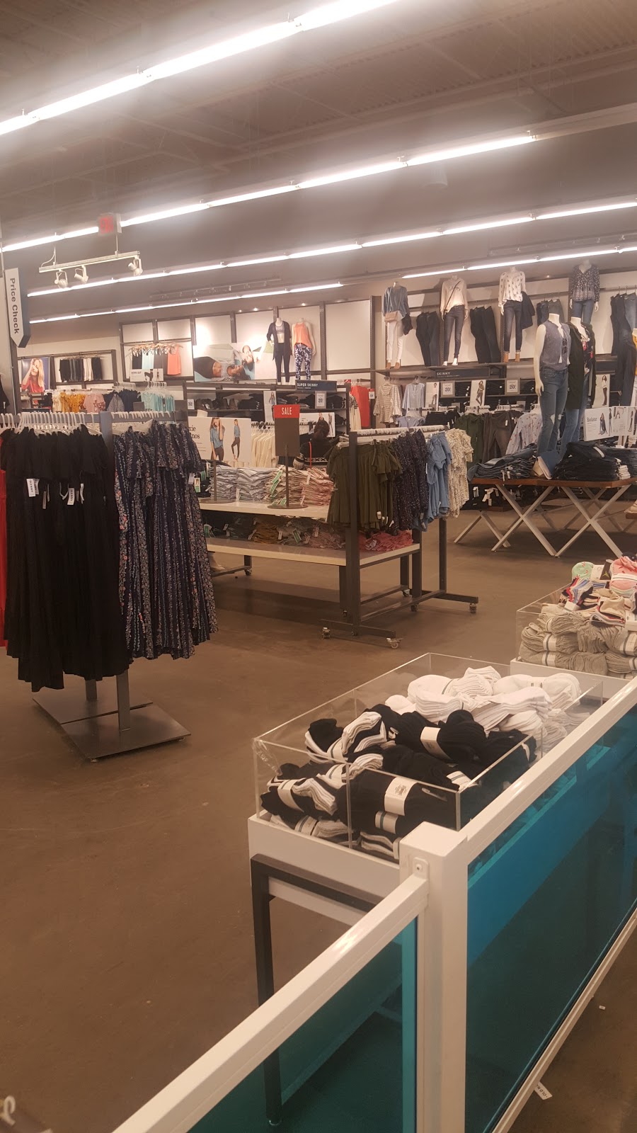 Old Navy | 1978 99 St NW, Edmonton, AB T6N 1K9, Canada | Phone: (780) 462-1514