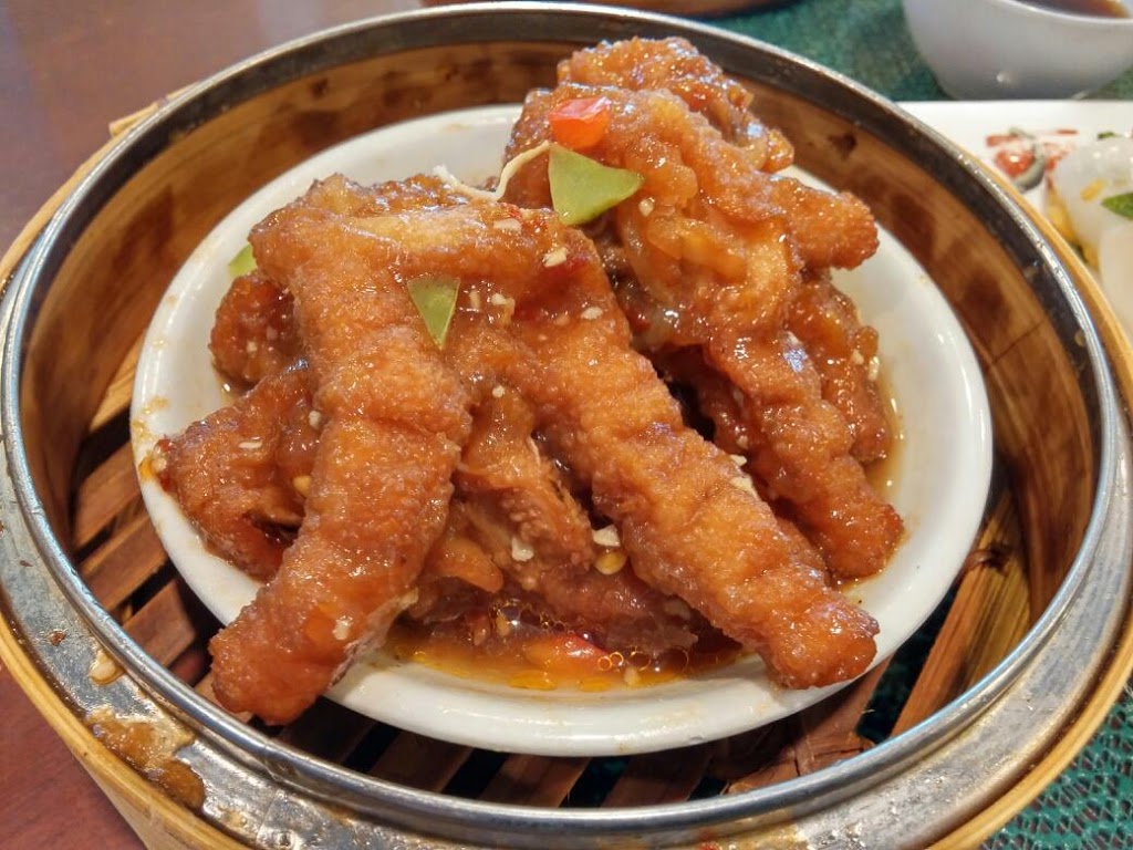 Golden Central Chinese Cuisine | 5016 Centre St NE, Calgary, AB T2K 0S8, Canada | Phone: (403) 731-9199