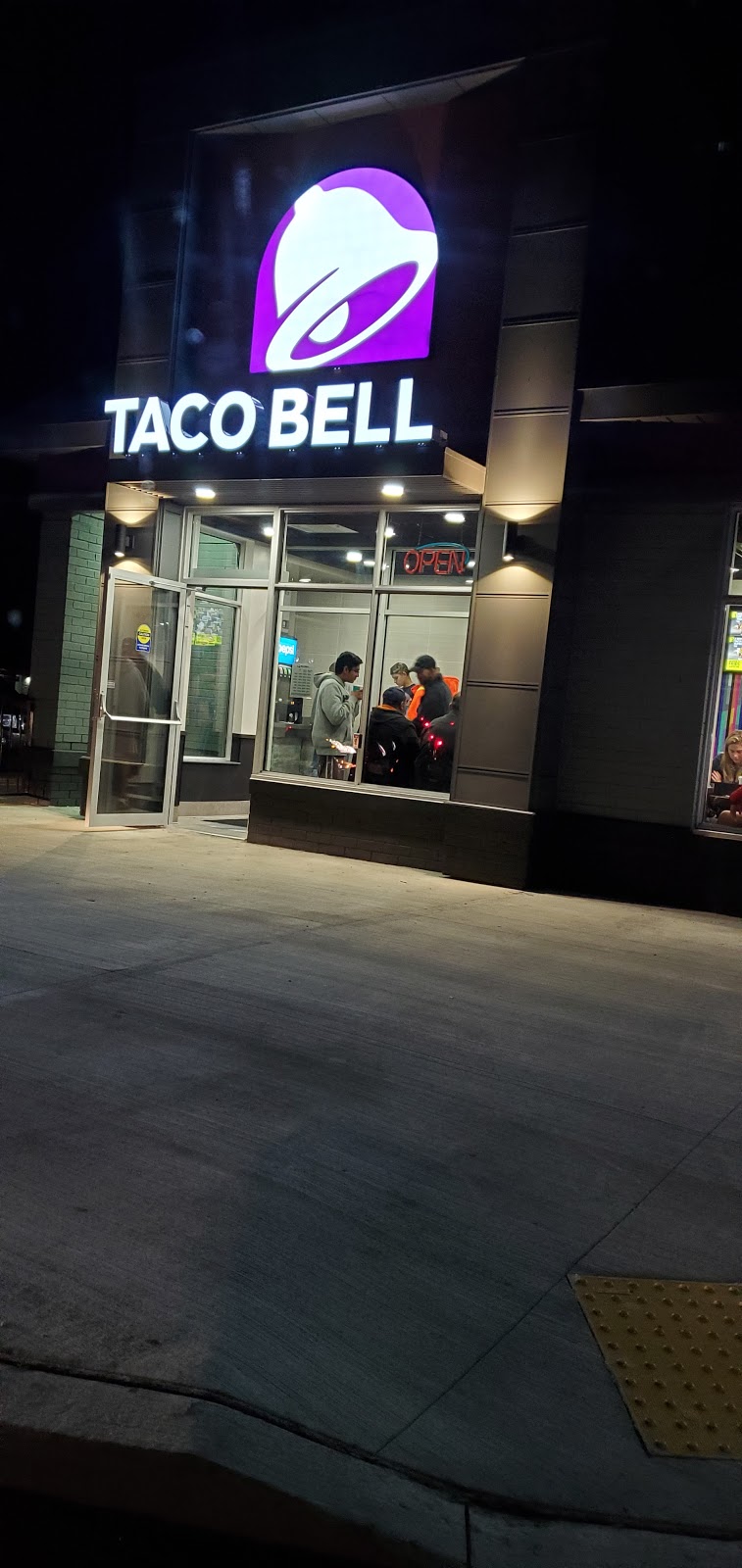 Taco Bell | 329 Main St E, Kingsville, ON N9Y 1A7, Canada | Phone: (519) 733-2733