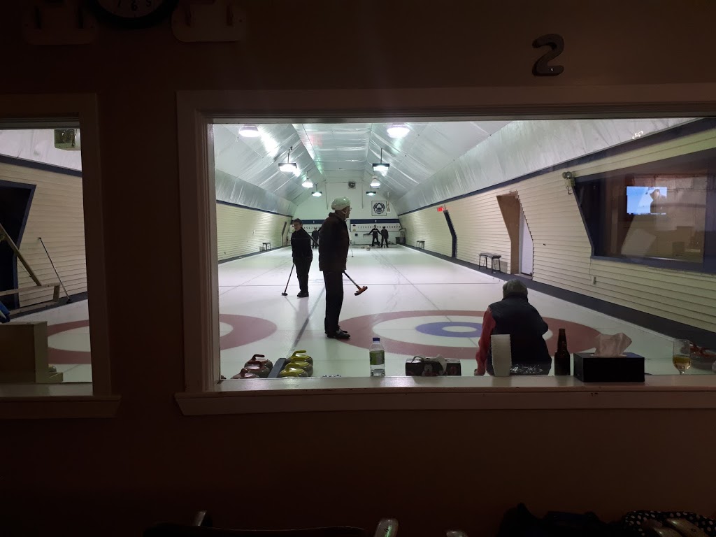 Sutton Curling Club | 26 Rue Pleasant, Sutton, QC J0E 2K0, Canada | Phone: (450) 538-3226