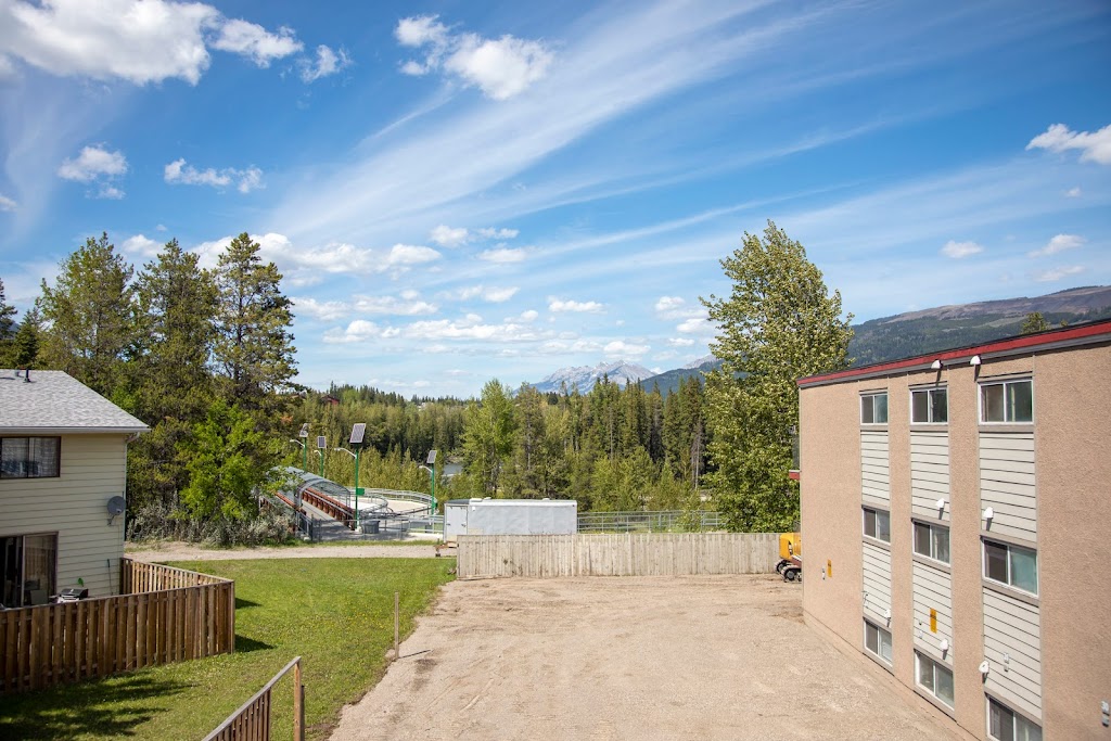 PineCrest Apartments Sparwood | 231 Pine Ave, Sparwood, BC V0B 2G0, Canada | Phone: (778) 518-2253