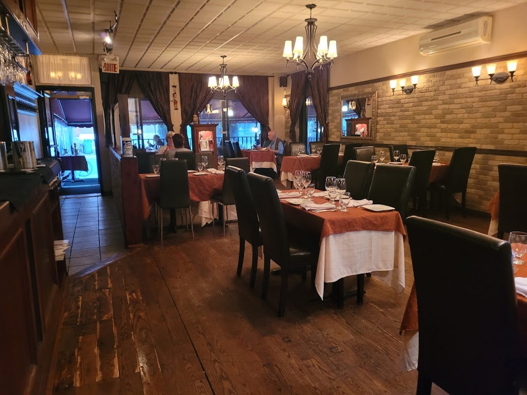 Restaurant Le Saint-Jacques | 6001 Rue de Jumonville, Montréal, QC H1M 1R5, Canada | Phone: (514) 259-3238