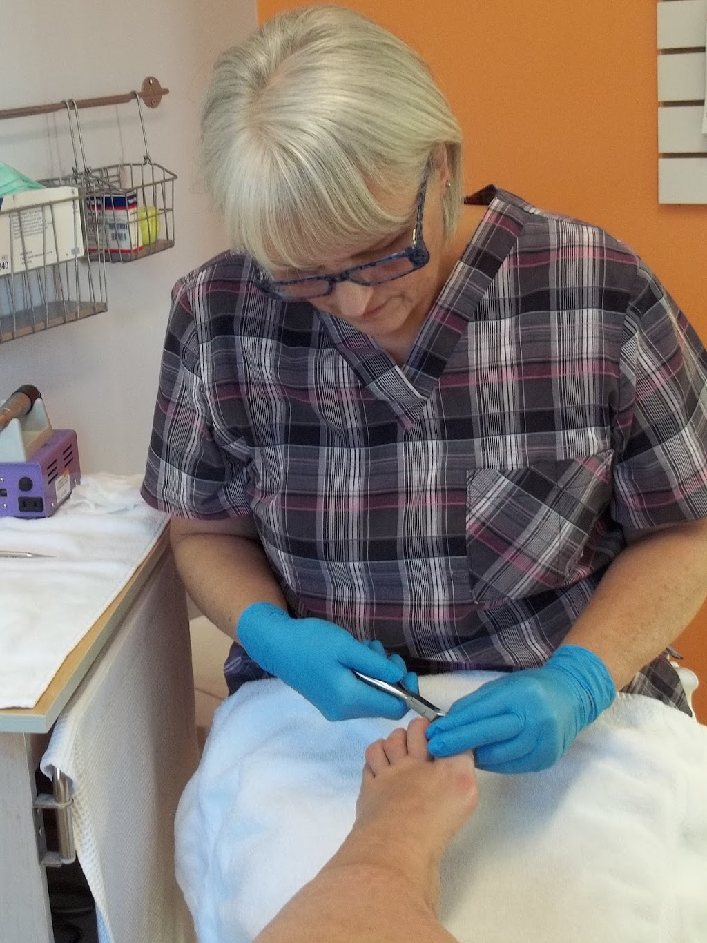 Soins de pieds Denise Laberge, podologue | 83 Rue Filiatreault #4, Salaberry-de-Valleyfield, QC J6S 0N6, Canada | Phone: (450) 631-4742