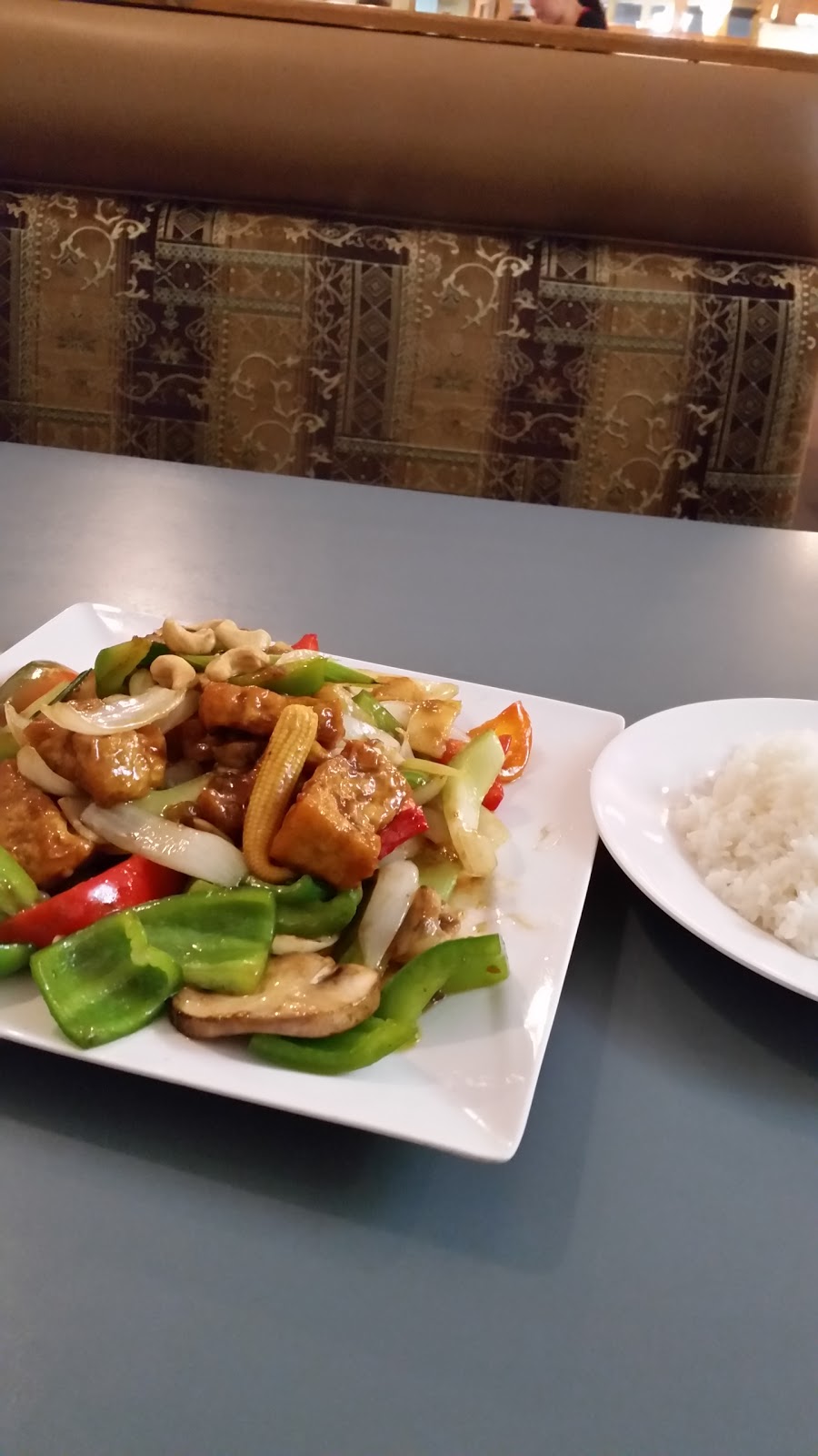 Thai Garden Family Restaurant | 2317 Albert St, Regina, SK S4P 2V8, Canada | Phone: (306) 584-0345