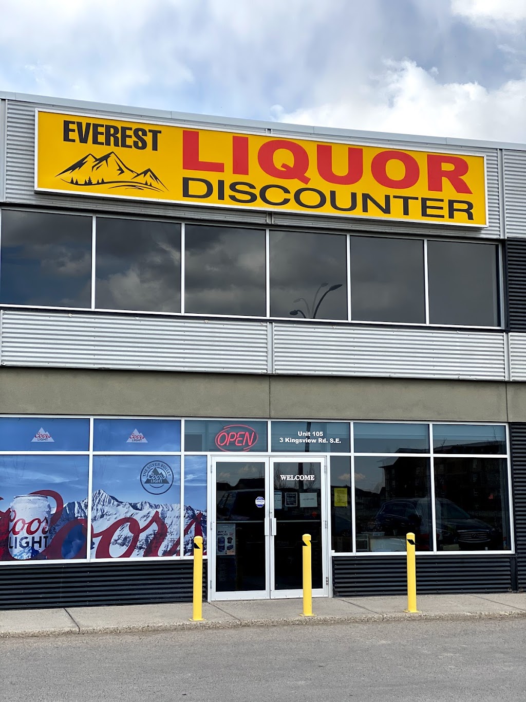 Rockyview  Liquor Discounter | 3 Kingsview Rd SE #105, Airdrie, AB T4A 0A8, Canada | Phone: (403) 912-6200