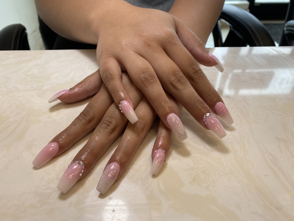 Cali nails Belmont market Langford | 3004 Merchant Wy #112, Victoria, BC V9B 0X1, Canada | Phone: (250) 915-7952