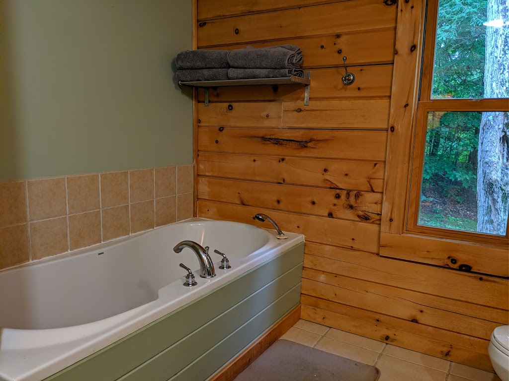 Chalet Le Boisé | 24 Chem. des Sentiers, Wakefield, QC J0X 3G0, Canada | Phone: (438) 499-9040