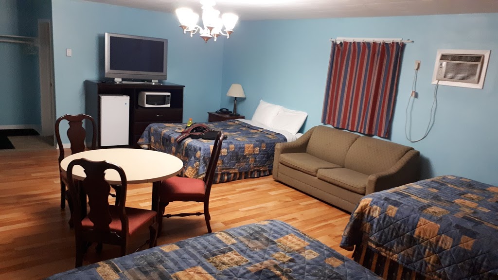 Colonial Motel | 717 Grand Ave E, Chatham, ON N7L 1X5, Canada | Phone: (519) 352-1680