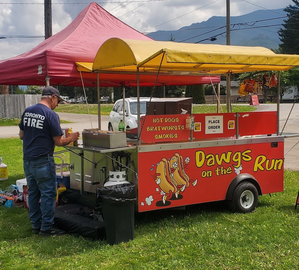 Dawgs on the Run - Fernie | 1759 Dicken Rd, Fernie, BC V0B 1M5, Canada | Phone: (780) 914-0650