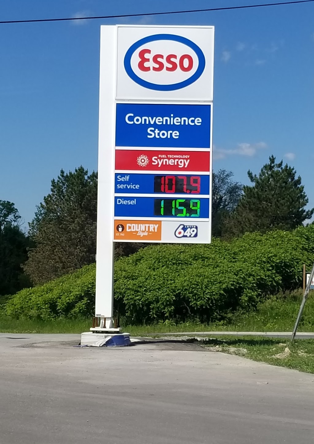 Esso | 5645 ON-35, Fenelon Falls, ON K0M 1N0, Canada | Phone: (705) 887-5050