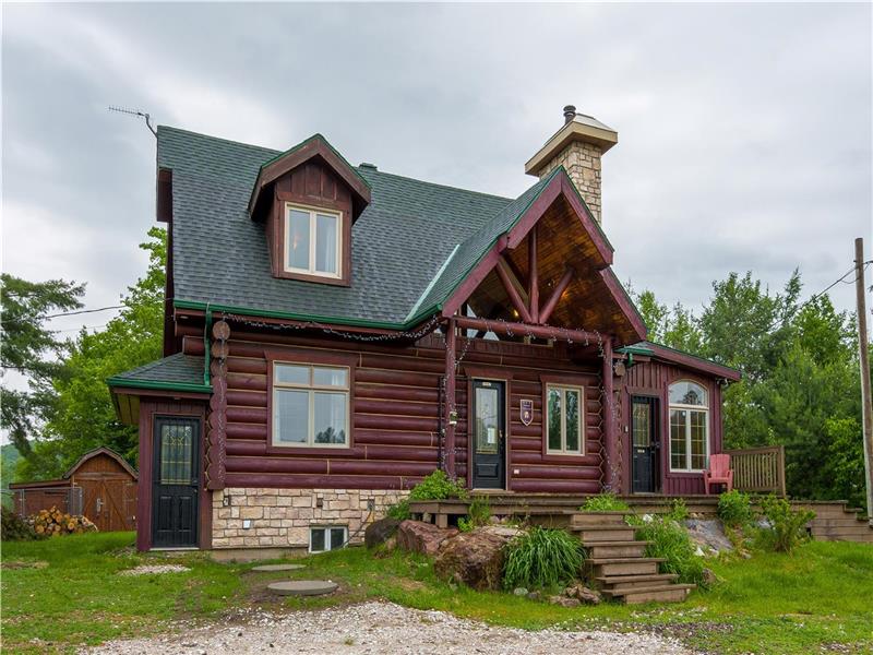 Chalet la Bûcheronne | Grenville-sur-la-Rouge, 2 Chem. de Harrington, Grenville-sur-la-Rouge, QC J0V 1B0, Canada | Phone: (438) 524-0182