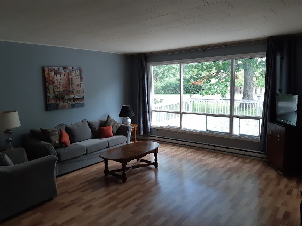 The Beach 2 Cottage | 188 Mosley St, Wasaga Beach, ON L9Z 2K1, Canada | Phone: (647) 291-5700