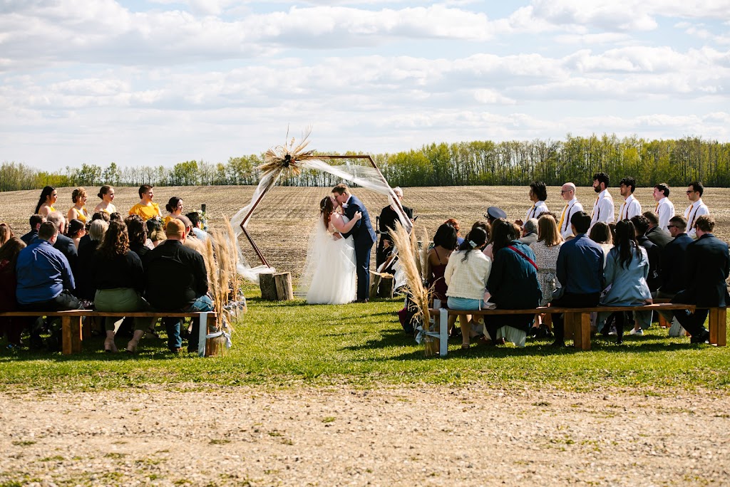 The Rustic Wedding Barn | 264067 Highway 13, AB T0C 1H0, Canada | Phone: (780) 800-7423