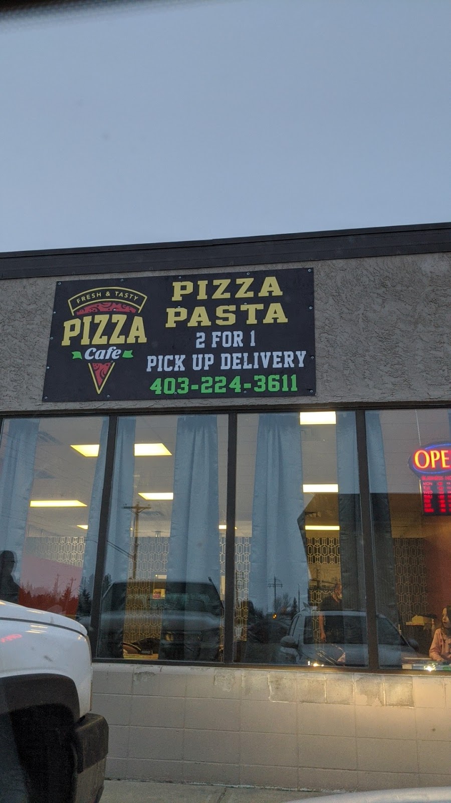 Pizza Café | 3-2101 24A Crescent, Bowden, AB T0M 0K0, Canada | Phone: (403) 224-3611