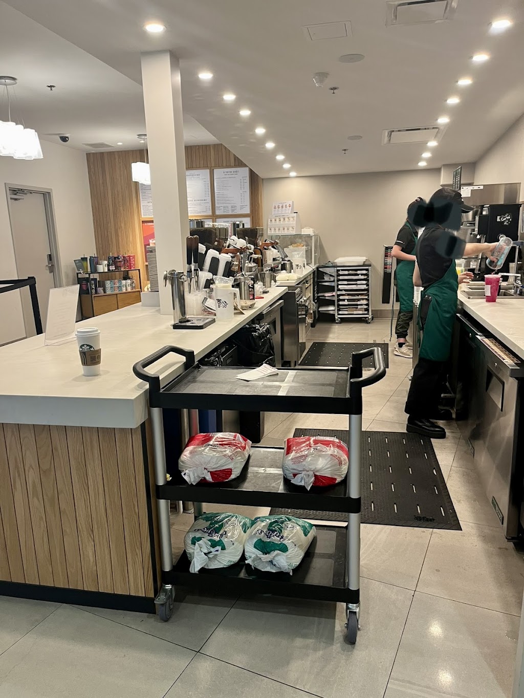 Starbucks | 171 Rue Fraser, Rivière-du-Loup, QC G5R 1E2, Canada | Phone: (418) 862-6927