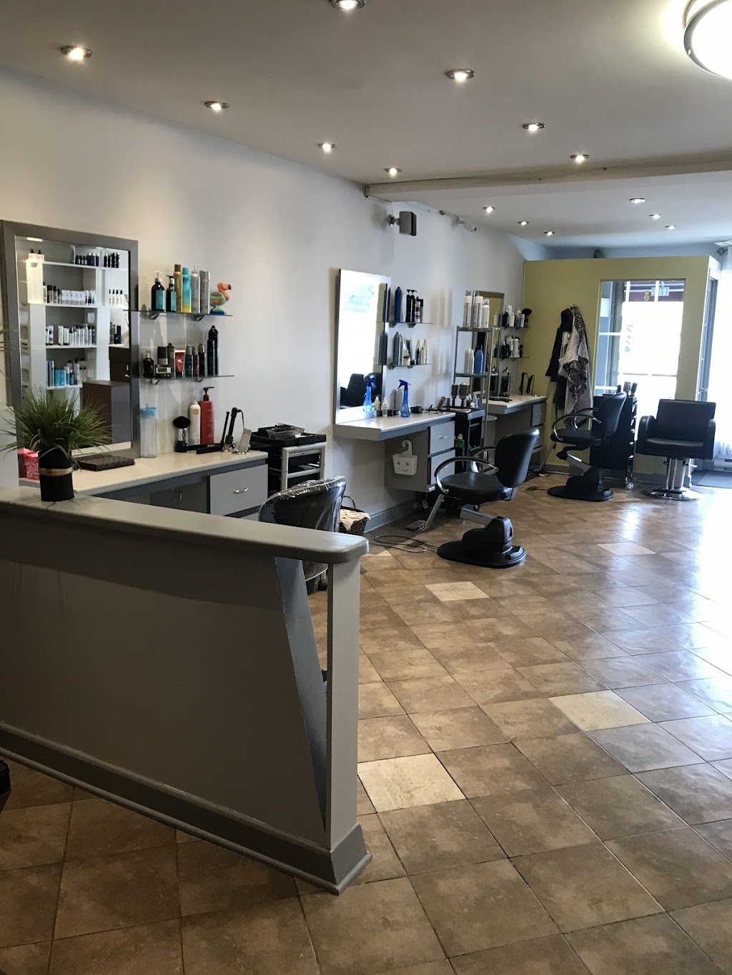 La Cisaille | 1782 Boulevard des Laurentides, Vimont, QC H7M 2P6, Canada | Phone: (450) 975-9959