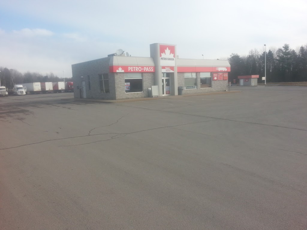 Petro-Canada | 334 Rue des Bouleaux, Sainte-Eulalie, QC G0Z 1E0, Canada | Phone: (819) 225-4576