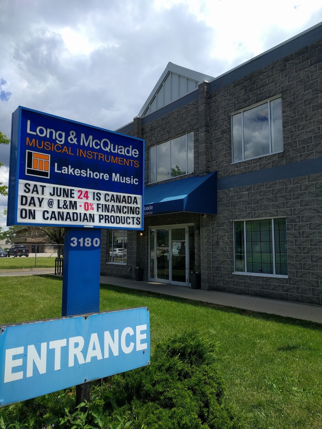 Long & McQuade Musical Instruments | 3180 Mainway, Burlington, ON L7M 1A5, Canada | Phone: (905) 319-3330