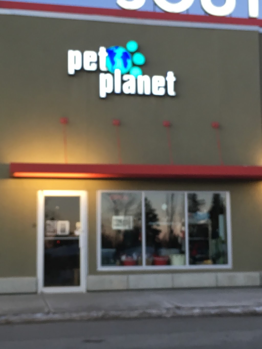 Pet Planet Southwood Corner | 10233 Elbow Dr SW, Calgary, AB T2W 1E8, Canada | Phone: (403) 252-9661